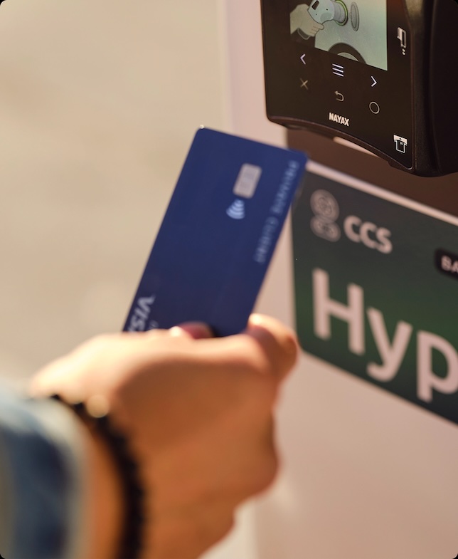Utiliser le sans contact pour payer une recharge de VE.